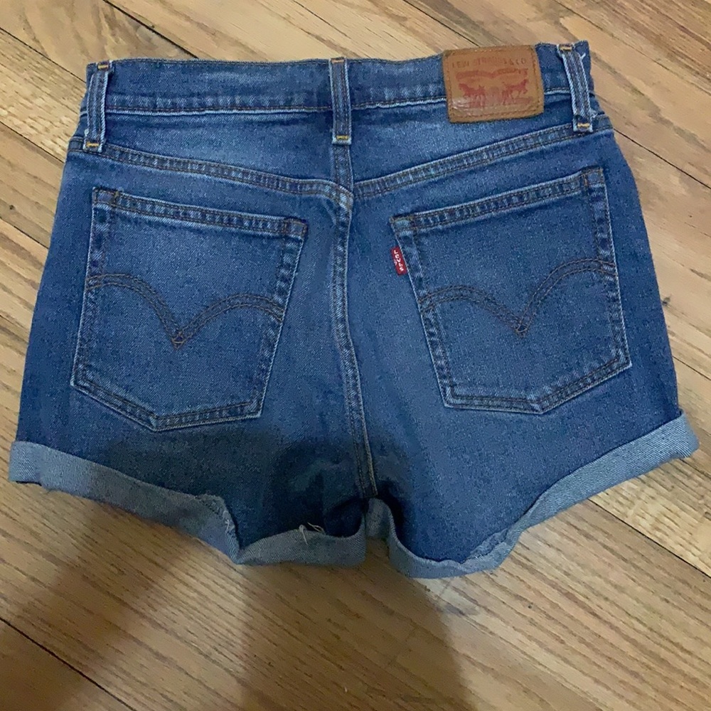 Levi Shorts - Picture 2 of 5